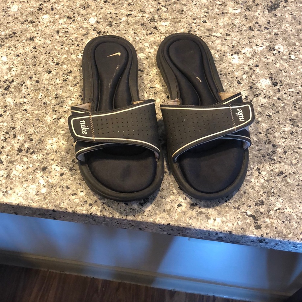 NIKE MEMORY FOAM SLIDES